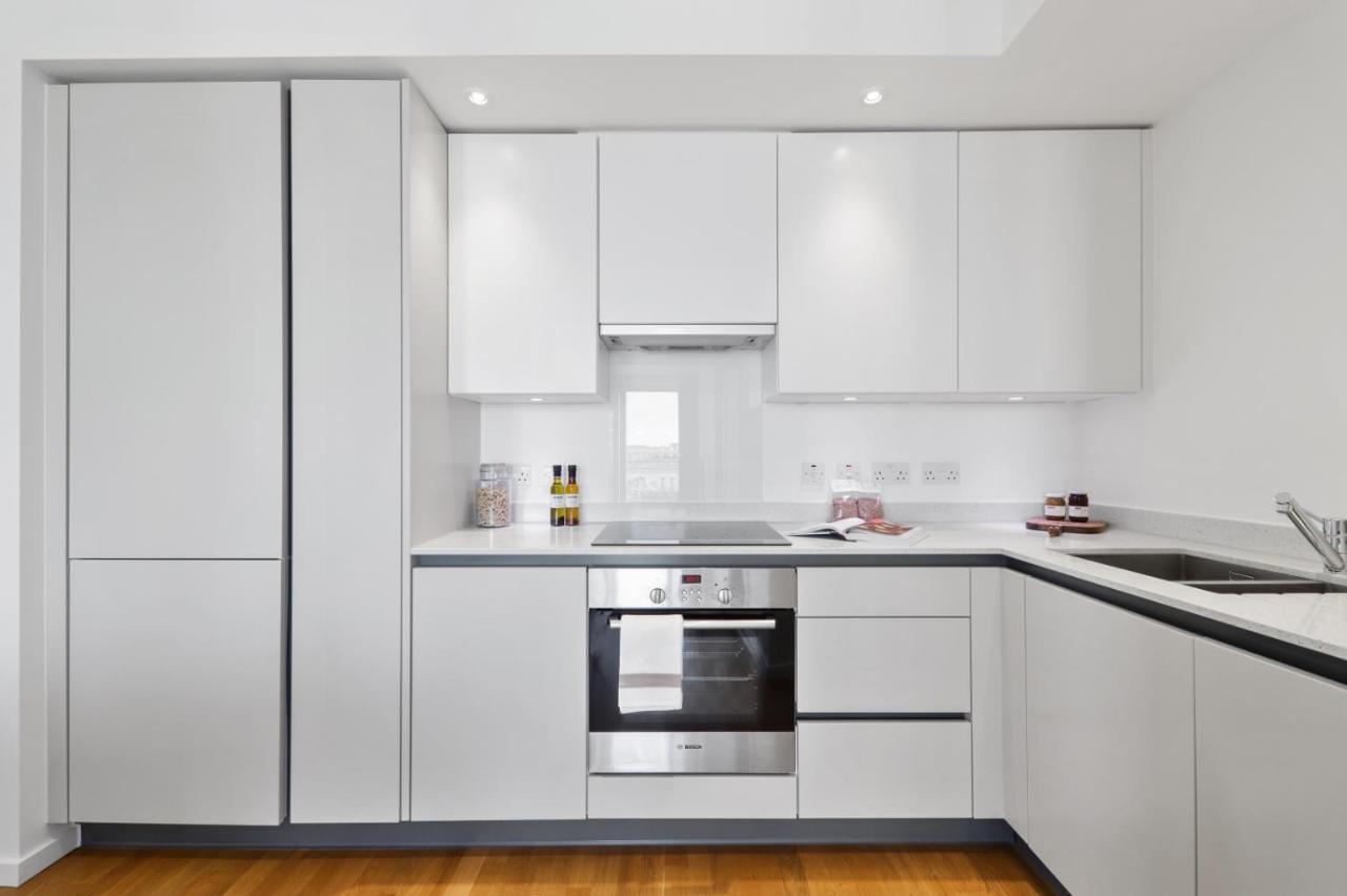 Ellie N Conys 3 Bedroom Apartment With 2 Bathrooms, An Ensuite, Kitchen And Balcony In Stratford Westfield Лондон Экстерьер фото