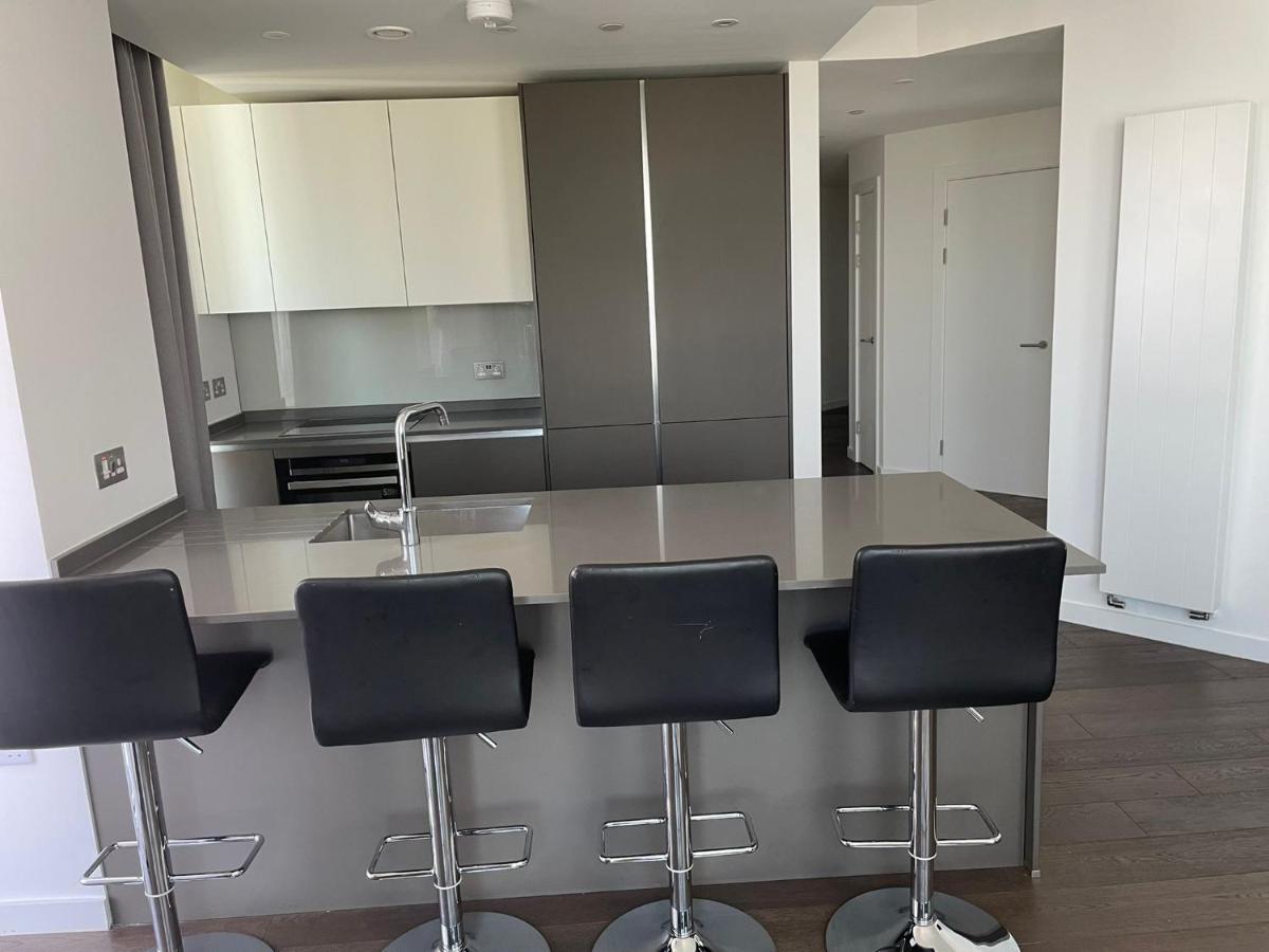 Ellie N Conys 3 Bedroom Apartment With 2 Bathrooms, An Ensuite, Kitchen And Balcony In Stratford Westfield Лондон Экстерьер фото
