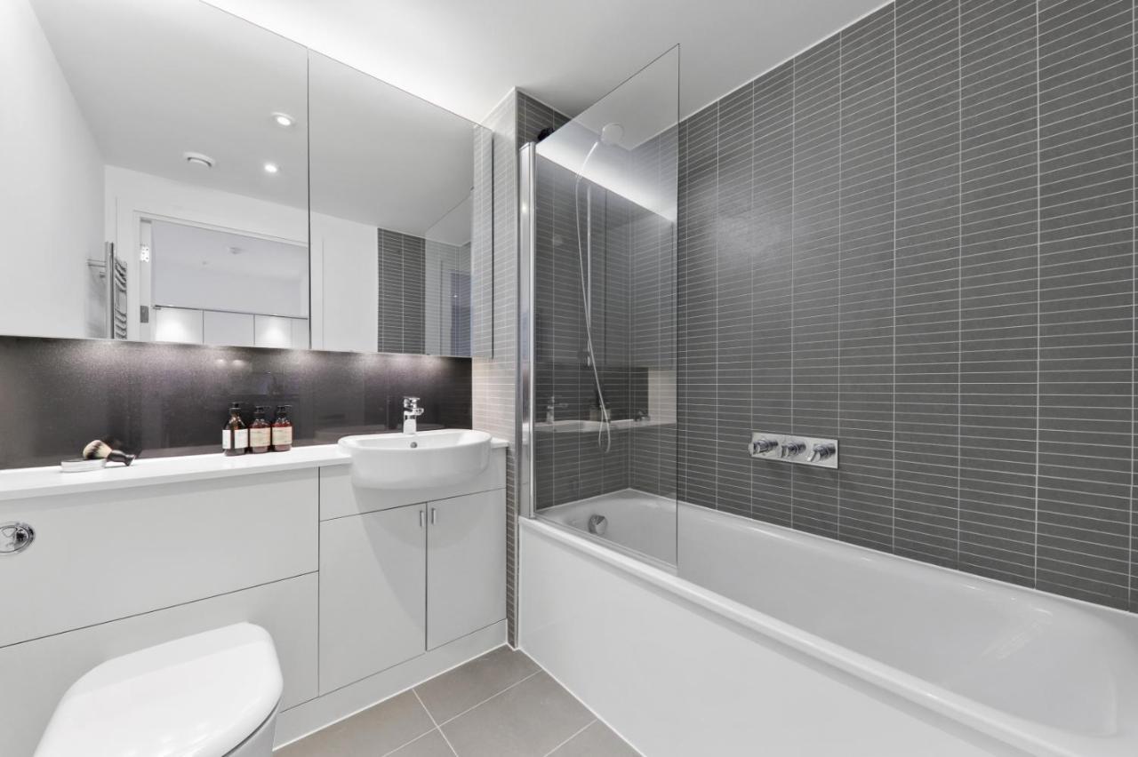 Ellie N Conys 3 Bedroom Apartment With 2 Bathrooms, An Ensuite, Kitchen And Balcony In Stratford Westfield Лондон Экстерьер фото