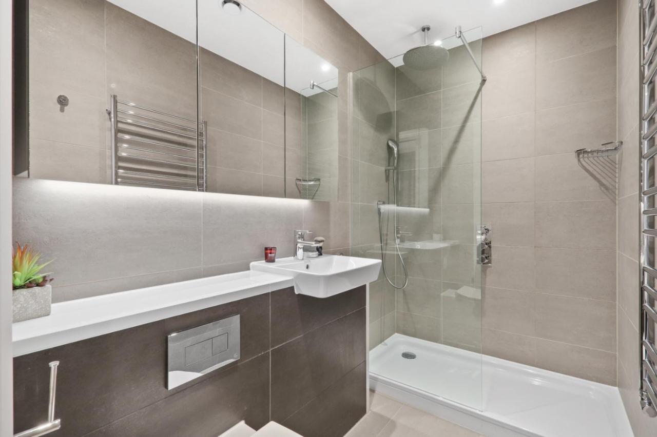 Ellie N Conys 3 Bedroom Apartment With 2 Bathrooms, An Ensuite, Kitchen And Balcony In Stratford Westfield Лондон Экстерьер фото