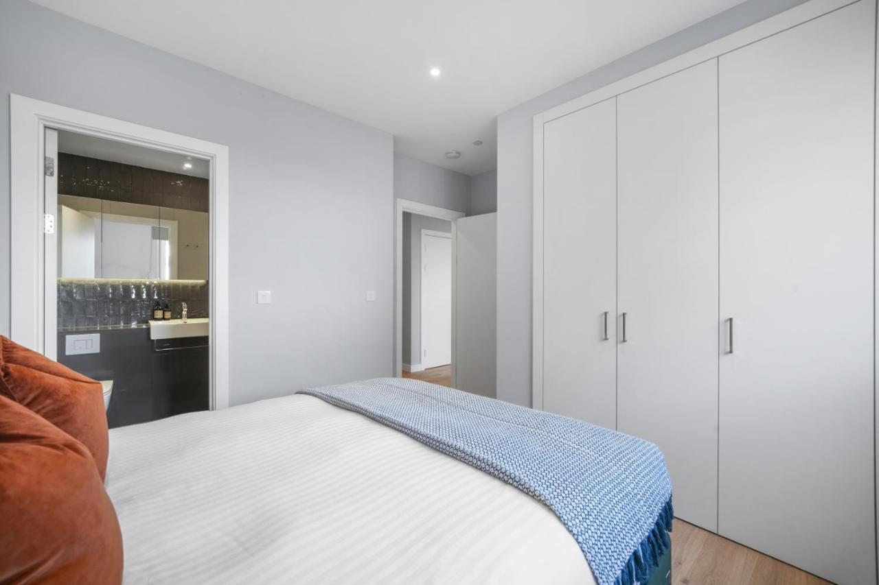 Ellie N Conys 3 Bedroom Apartment With 2 Bathrooms, An Ensuite, Kitchen And Balcony In Stratford Westfield Лондон Экстерьер фото